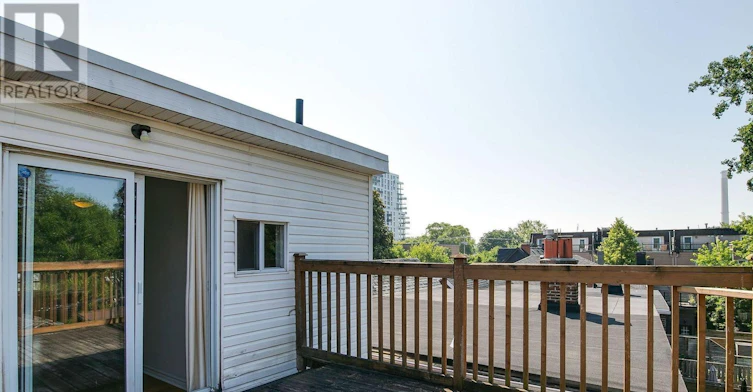 22 Kent Road, Toronto, ON, M4L 2X6 - 36