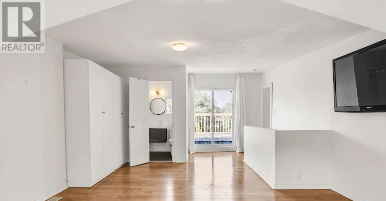 22 Kent Road, Toronto, ON, M4L 2X6 - 27