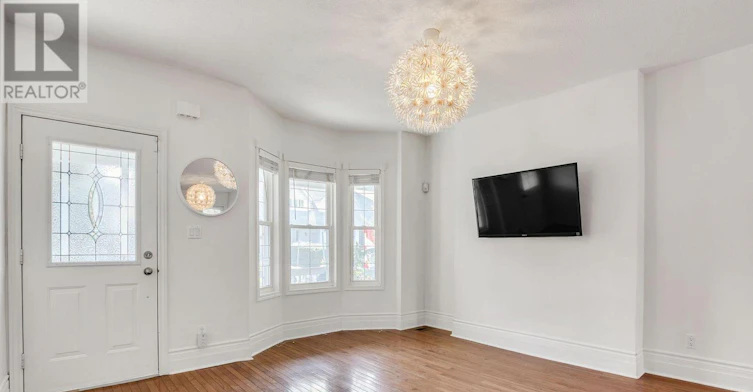 22 Kent Road, Toronto, ON, M4L 2X6 - 4