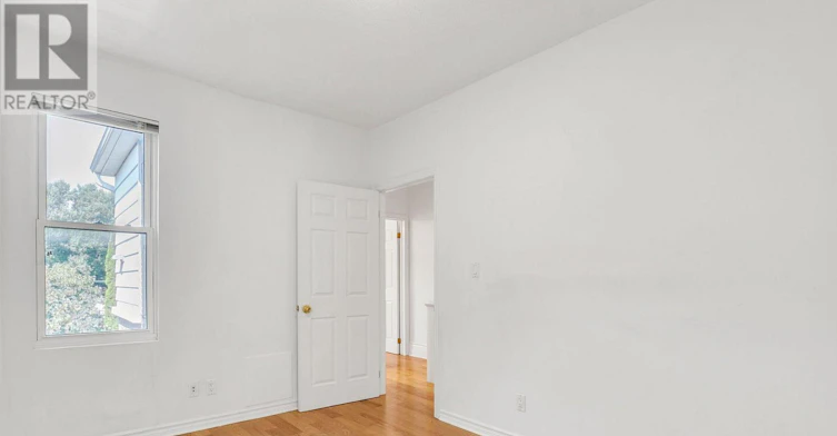 22 Kent Road, Toronto, ON, M4L 2X6 - 18