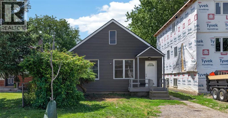 693 Pacific SOUTH, Windsor, ON, N8X 2X1 - 2