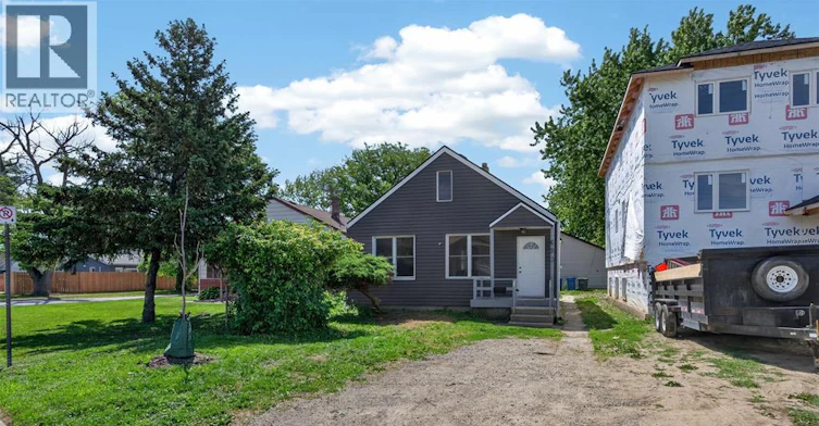 693 Pacific SOUTH, Windsor, ON, N8X 2X1 - 3