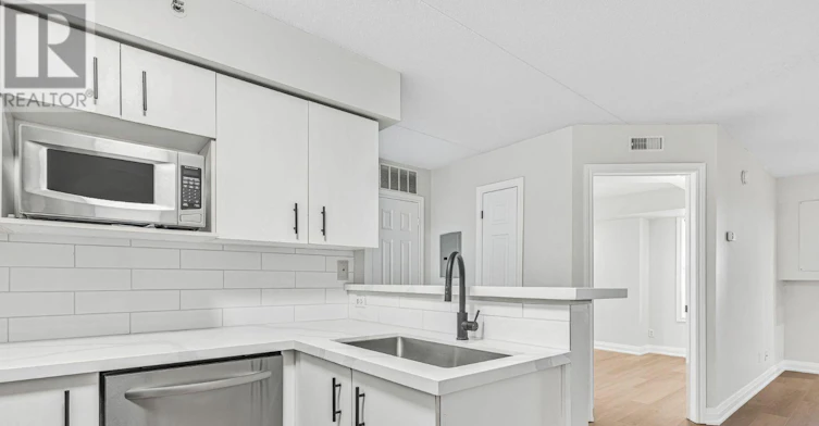 206-1421 Walker's Line, Burlington, ON, L7M 4P4 - 17