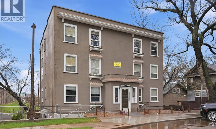 129 11th Street E