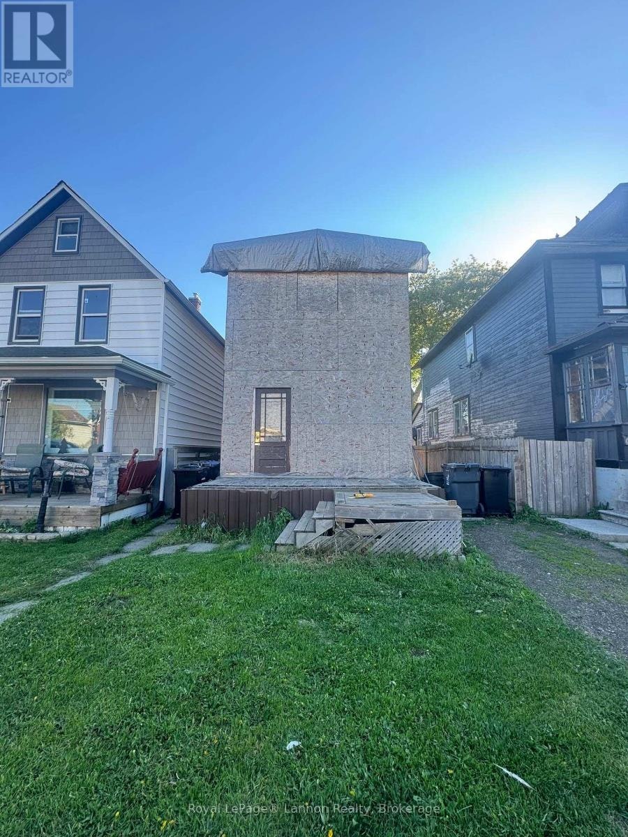 525 Mcintosh Street, Thunder Bay, ON, P7C 3A1