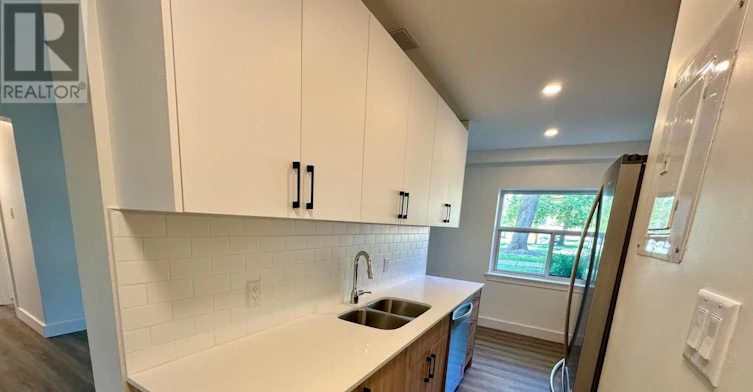 1-11 Wingreen Court, Toronto, ON, M3B 1B9 - 3
