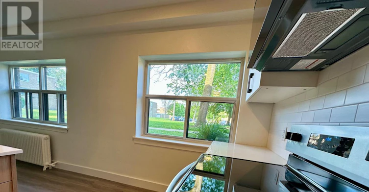 1-11 Wingreen Court, Toronto, ON, M3B 1B9 - 4