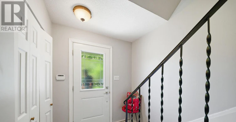 649 Westview Avenue, Ottawa, ON, K1Z 6E3 - 2