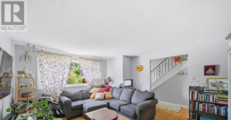 649 Westview Avenue, Ottawa, ON, K1Z 6E3 - 3