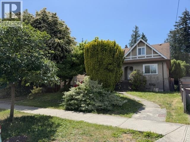 7079 Waverley Avenue, Burnaby, BC, V5J 4A4
