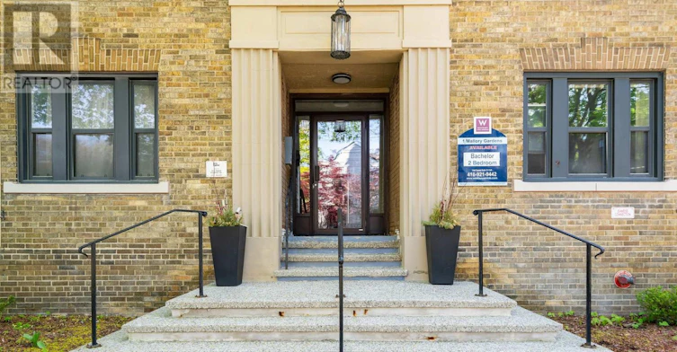 31-1 Mallory Gardens, Toronto, ON, M4V 2A6 - 2