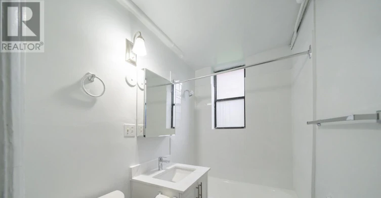 51-8 Kingston Road, Toronto, ON, M4L 2S4 - 9