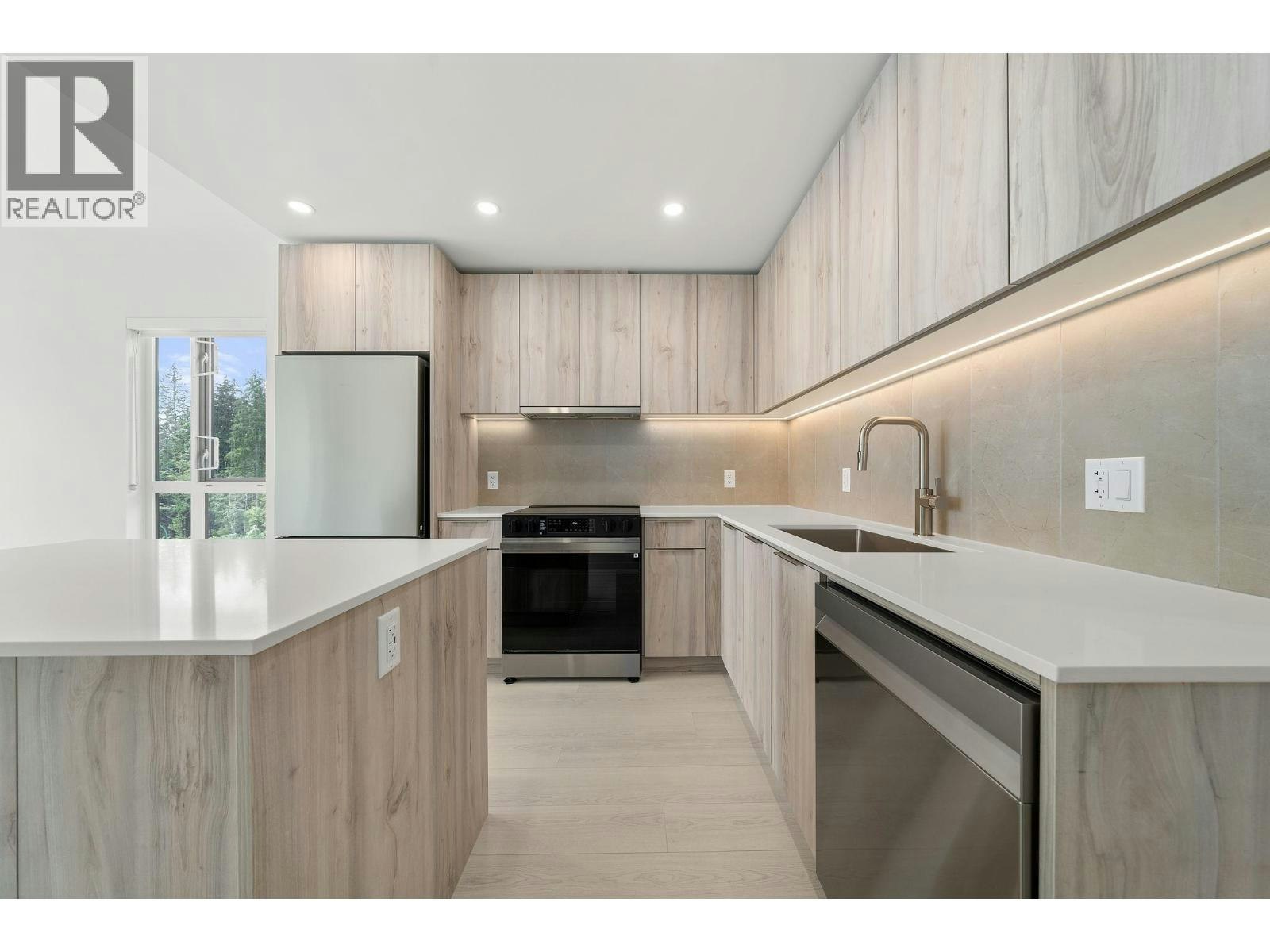 404-3594 Malsum Drive, North Vancouver, BC, V7G 0B4