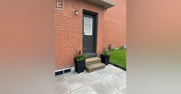 657 Chaleur Place, Newmarket, ON, L3X 1L6 - 2