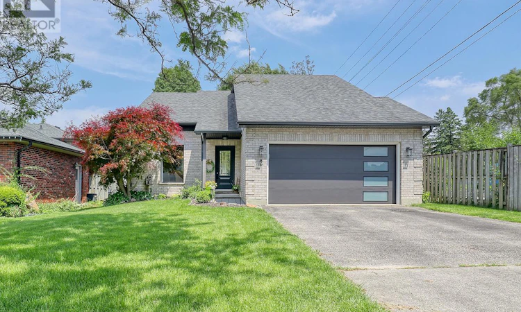 2 Stoneycreek Crescent