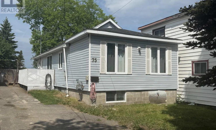 75 Maple Street N