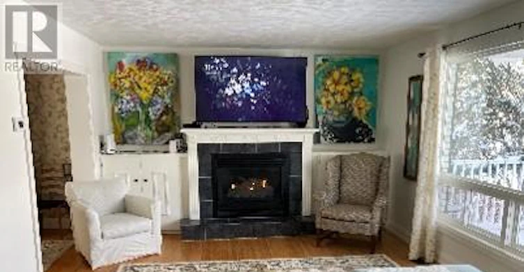 11 Auburn Street, Belleville, ON, K8P 2N1 - 2