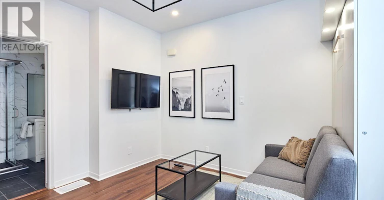 331 Catherine Street, Ottawa, ON, K1R 5T4 - 5