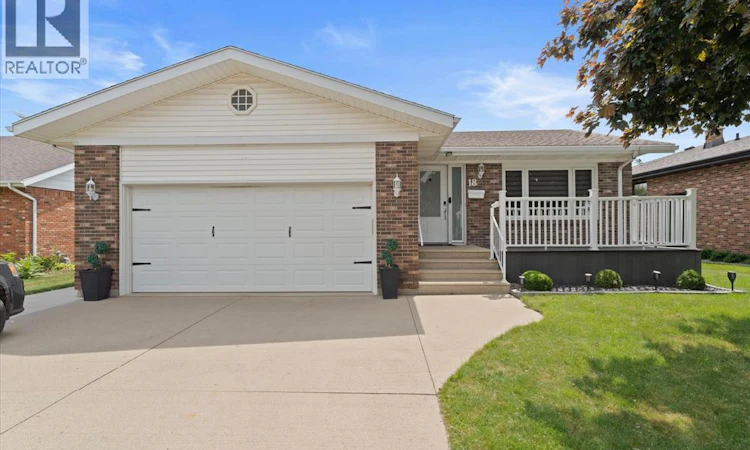 18 Elizabeth Crescent
