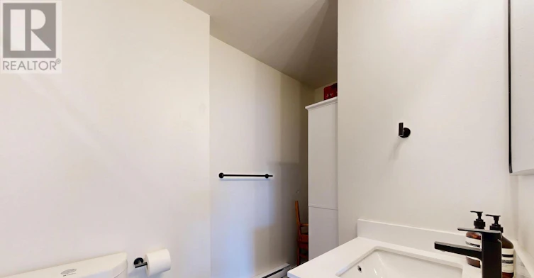 B-2104 Queen Street E, Toronto, ON, M4E 1E2 - 20