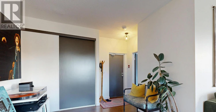 B-2104 Queen Street E, Toronto, ON, M4E 1E2 - 12