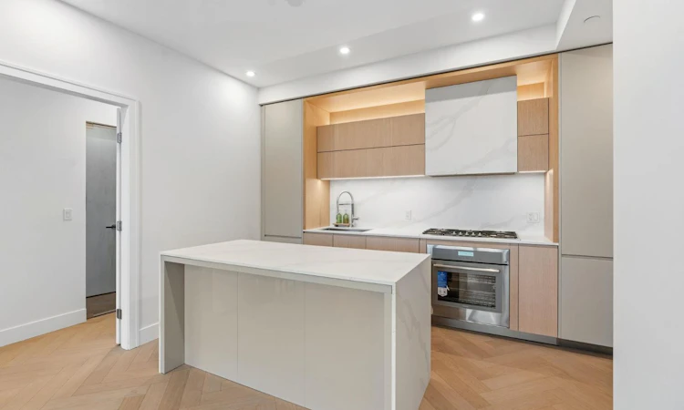 502-1342 Johnston Road