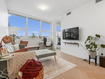 502-1342 Johnston Road - 4