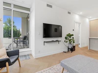 502-1342 Johnston Road - 5