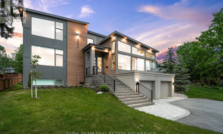 202 Kempenfelt Drive