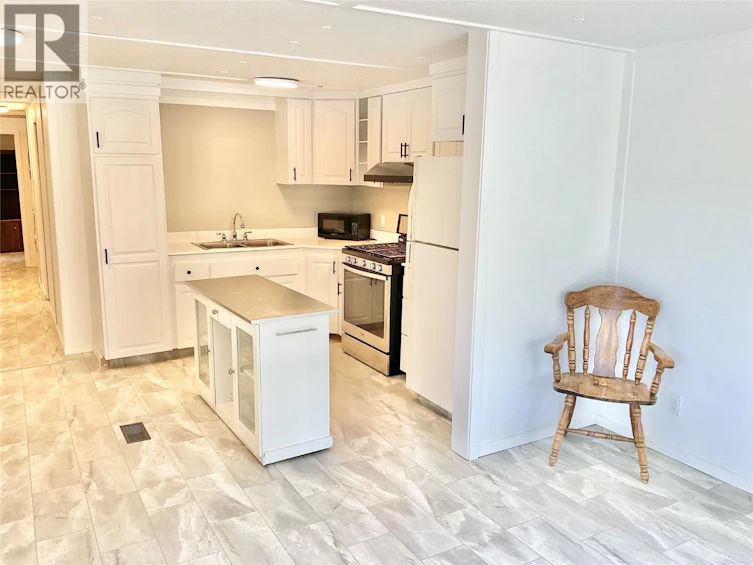 11-1675 33 Highway, Rock Creek, BC, V0H 1Y0 - 12