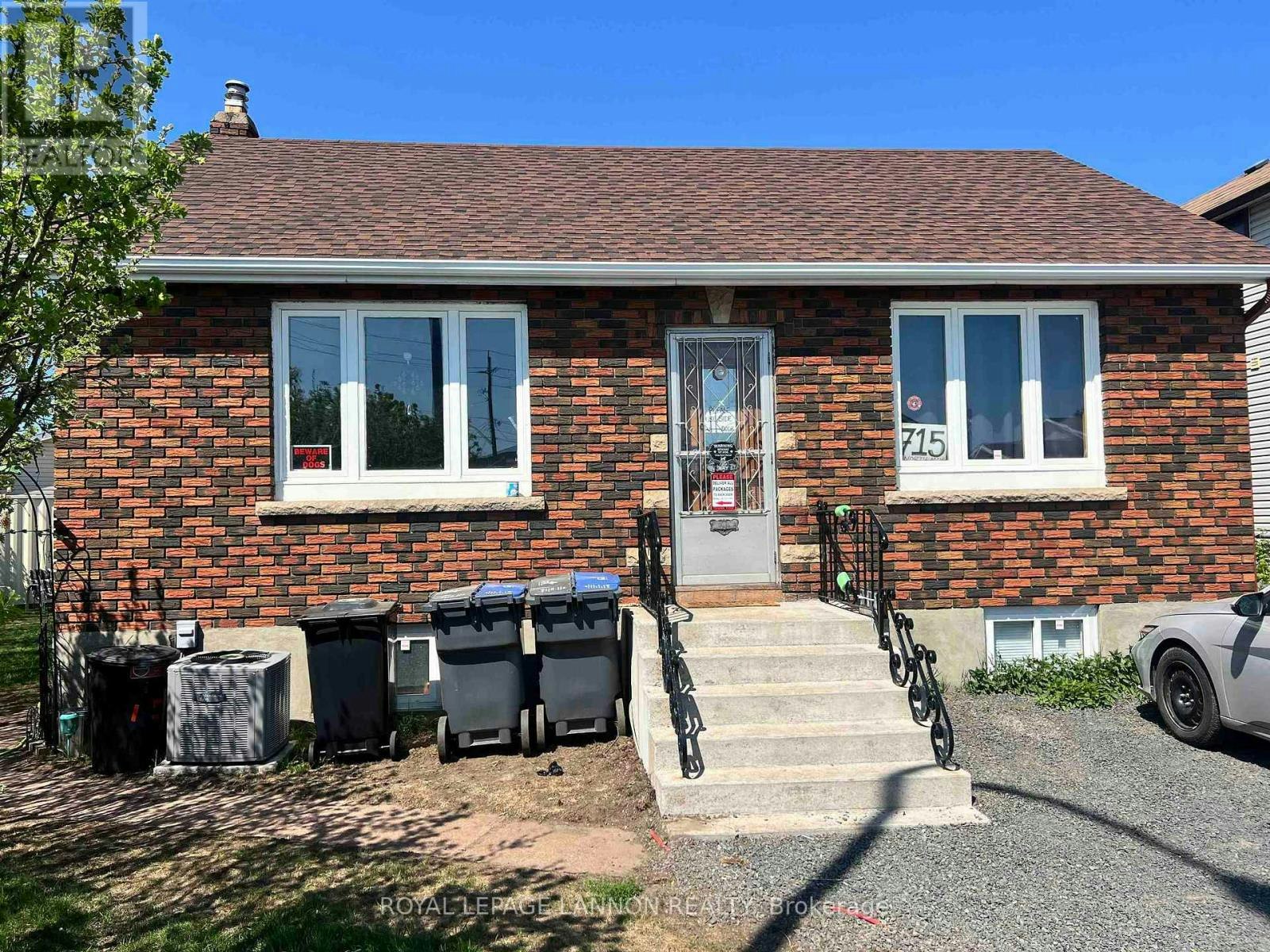 715 May Street N, Thunder Bay, ON, P7C 3S1