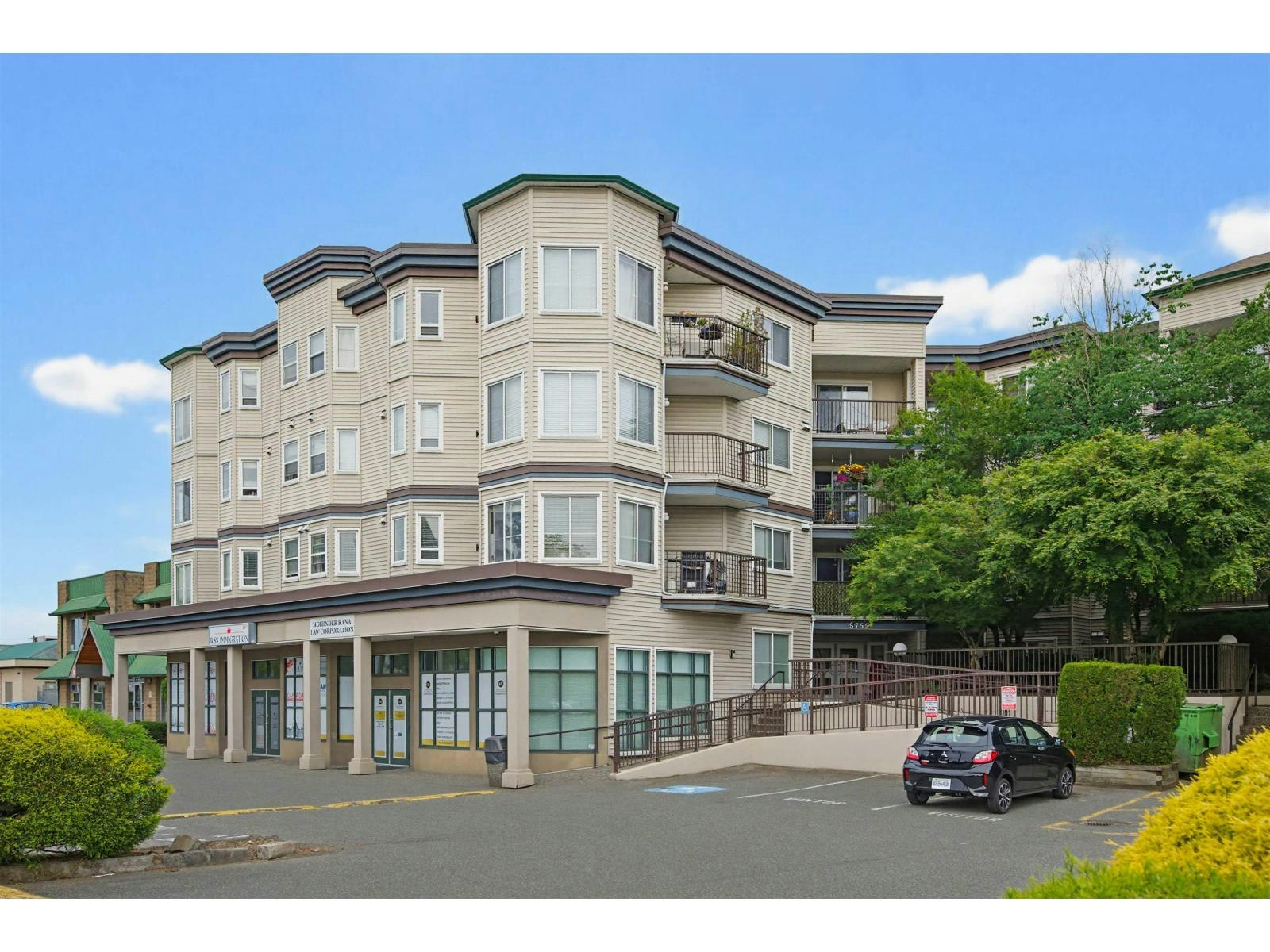 207-5759 Glover Road, Langley, BC, V3A 8M8
