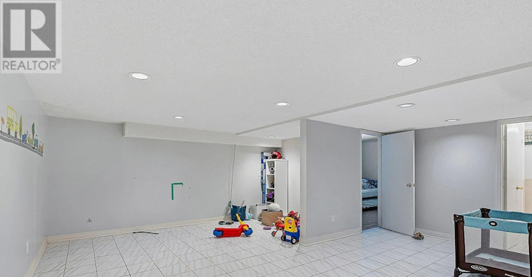 73 Jessica Gardens, Vaughan, ON, L4J 3G1 - 39