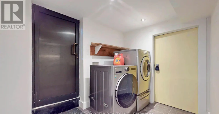 316 Silverthorn (Main And Second Floor Avenue, Toronto, ON, M6N 3K6 - 11