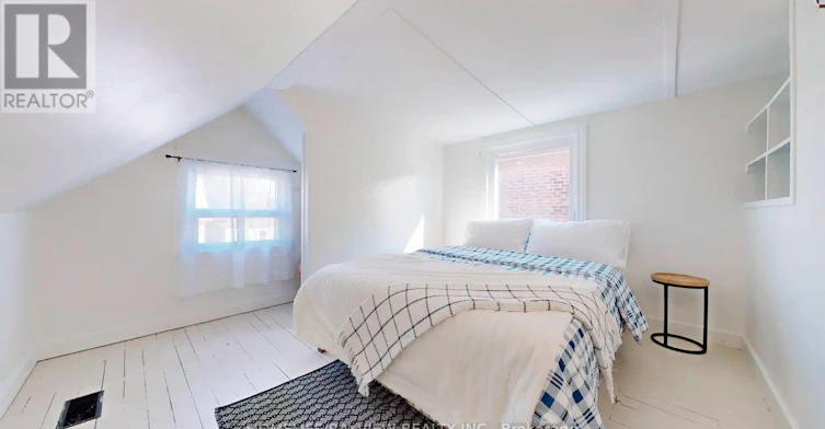 316 Silverthorn (Main And Second Floor Avenue, Toronto, ON, M6N 3K6 - 8