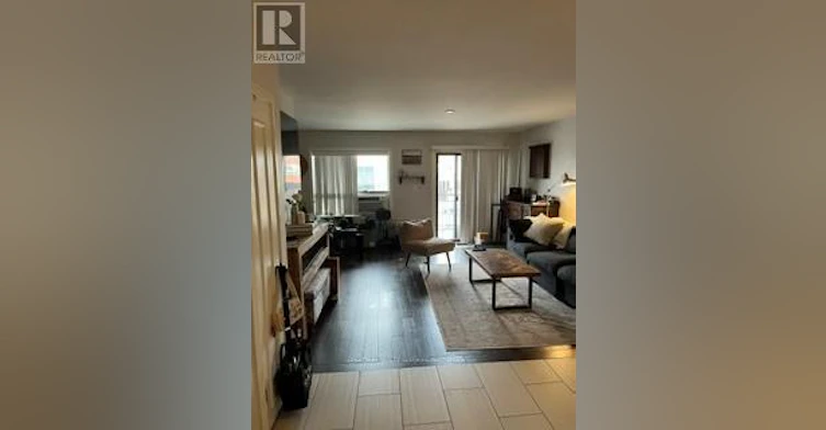 2906A Dufferin Street, Toronto, ON, M6B 3S8 - 3