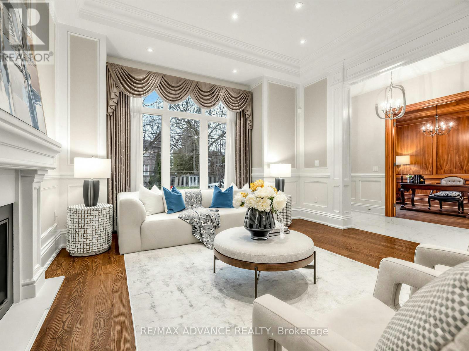 5 Lloydminster Crescent, Toronto, ON, M2M 2R9 - 8