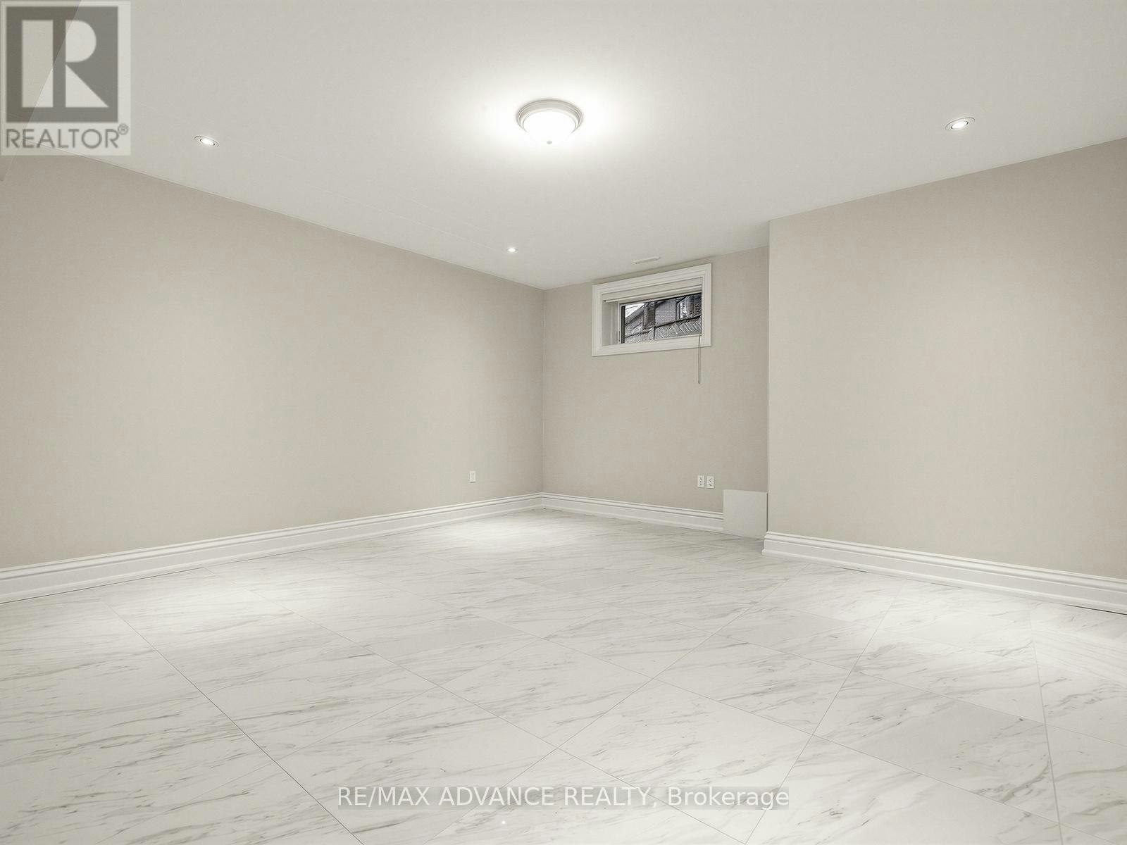 5 Lloydminster Crescent, Toronto, ON, M2M 2R9 - 44