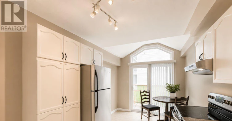12 Kimbolton Crescent, Ottawa, ON, K2K 2S3 - 12