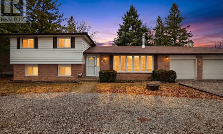 56 Lakeland Crescent
