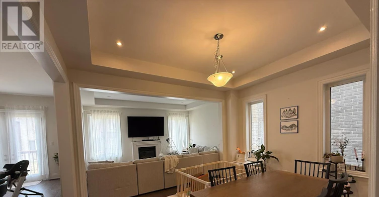 93 Silk Twist Drive, East Gwillimbury, ON, L9N 0W4 - 2