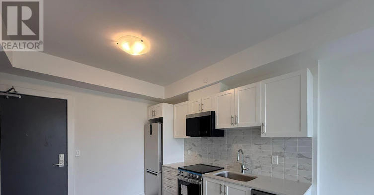 204 A-705 Davis Drive, Newmarket, ON, L3Y 0J1 - 13