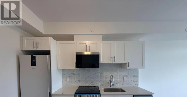 204 A-705 Davis Drive, Newmarket, ON, L3Y 0J1 - 2
