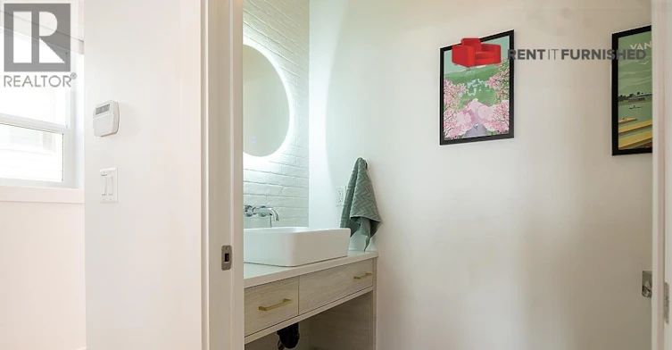3143 E 8th Avenue, Vancouver, BC, V5M 1X5 - 8
