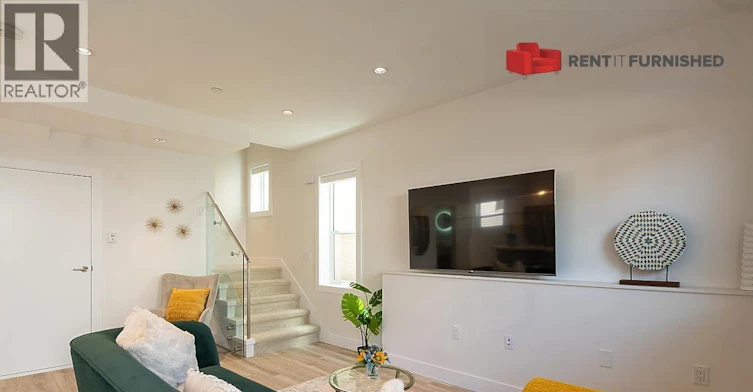3143 E 8th Avenue, Vancouver, BC, V5M 1X5 - 2