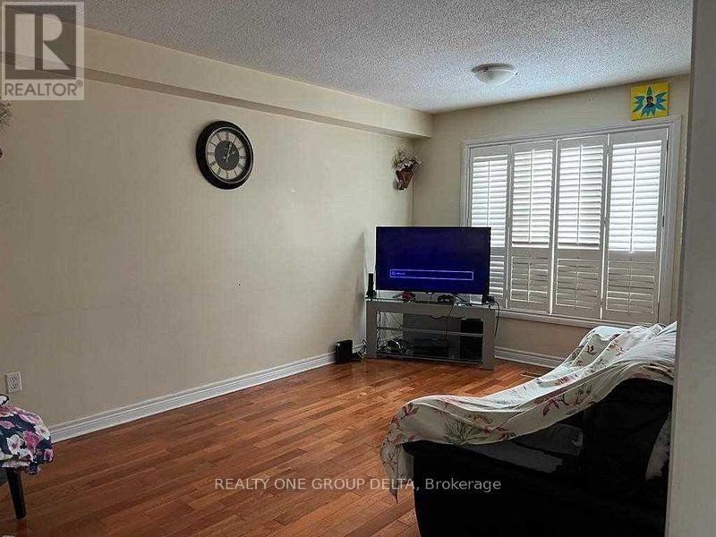 UPPER-24 Arborview Crescent, Toronto, ON, M9W 7B3 - 3