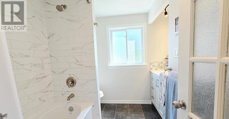 35 Seabrooke Drive, Ottawa, ON, K2L 2H8 - 24