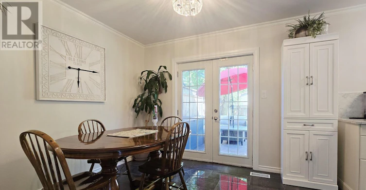 35 Seabrooke Drive, Ottawa, ON, K2L 2H8 - 7