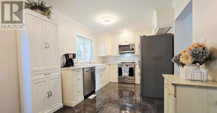 35 Seabrooke Drive, Ottawa, ON, K2L 2H8 - 9