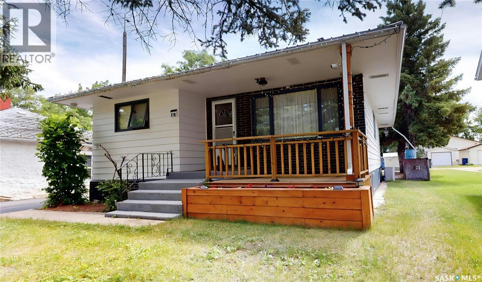 210 Cypress Street, Maple Creek, SK, S0N 1N0